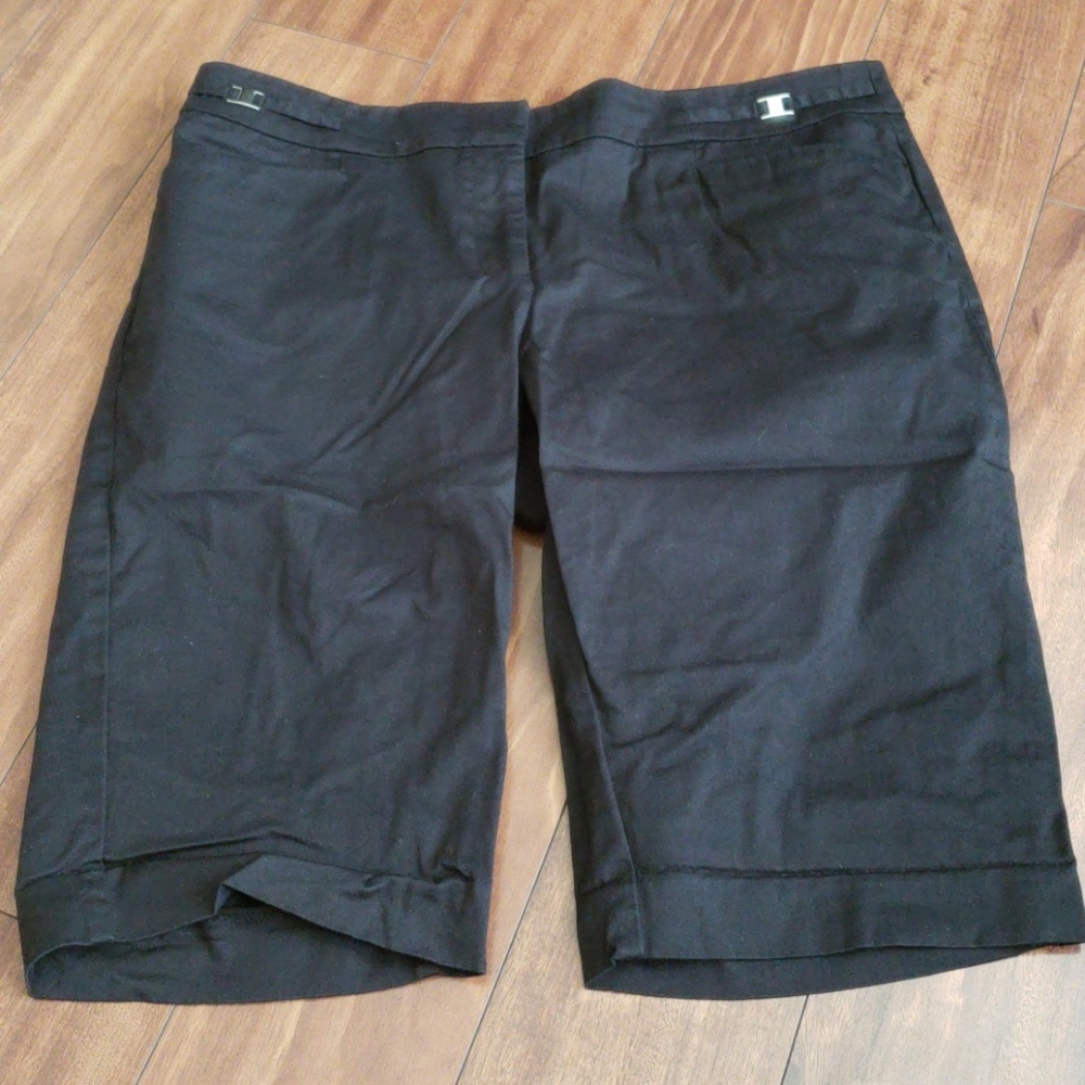 NY&Co Capri works shorts